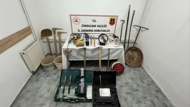 Çaycuma’da Kaçak Kazı Yaparken Suçüstü Yakalanan 5 Kişi