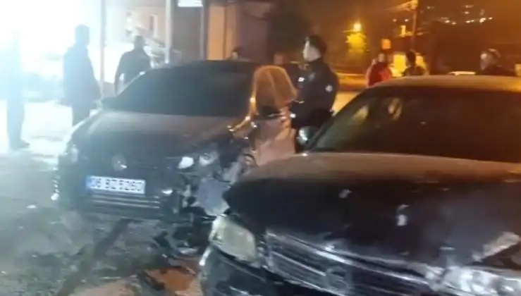 Çevirmeden Kaçan Araç, Kaza Yaparak İkisi de Yaralandı!