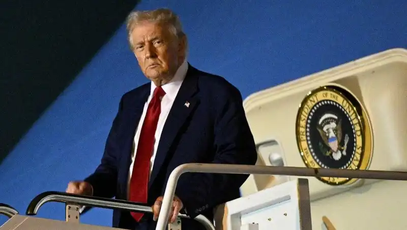 Katar'dan Trump'a Uçan 400 Milyon Dolarlık Saray Jetinin Sırları