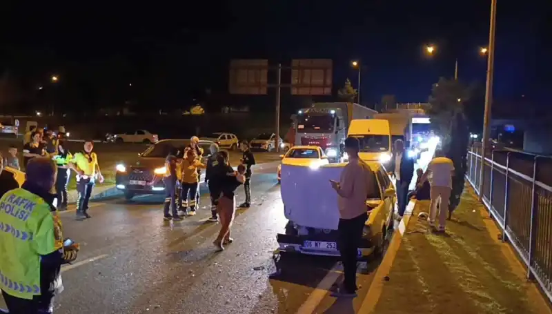 Otoyolda Şok Eden Kaza: İki Çocuk ve İki Yetişkin Yaralı