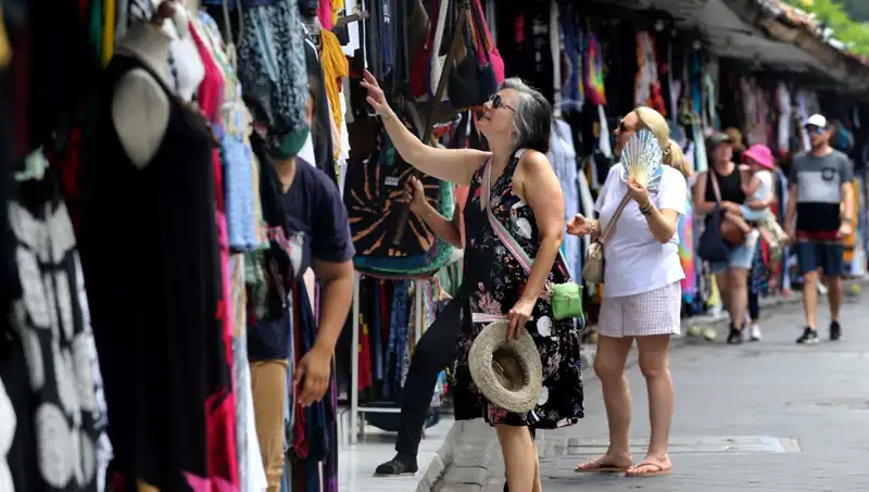Bali'de Turistlere Yönelik Kıyafet Yasağı Uygulanıyor: Cezalar Yolda!