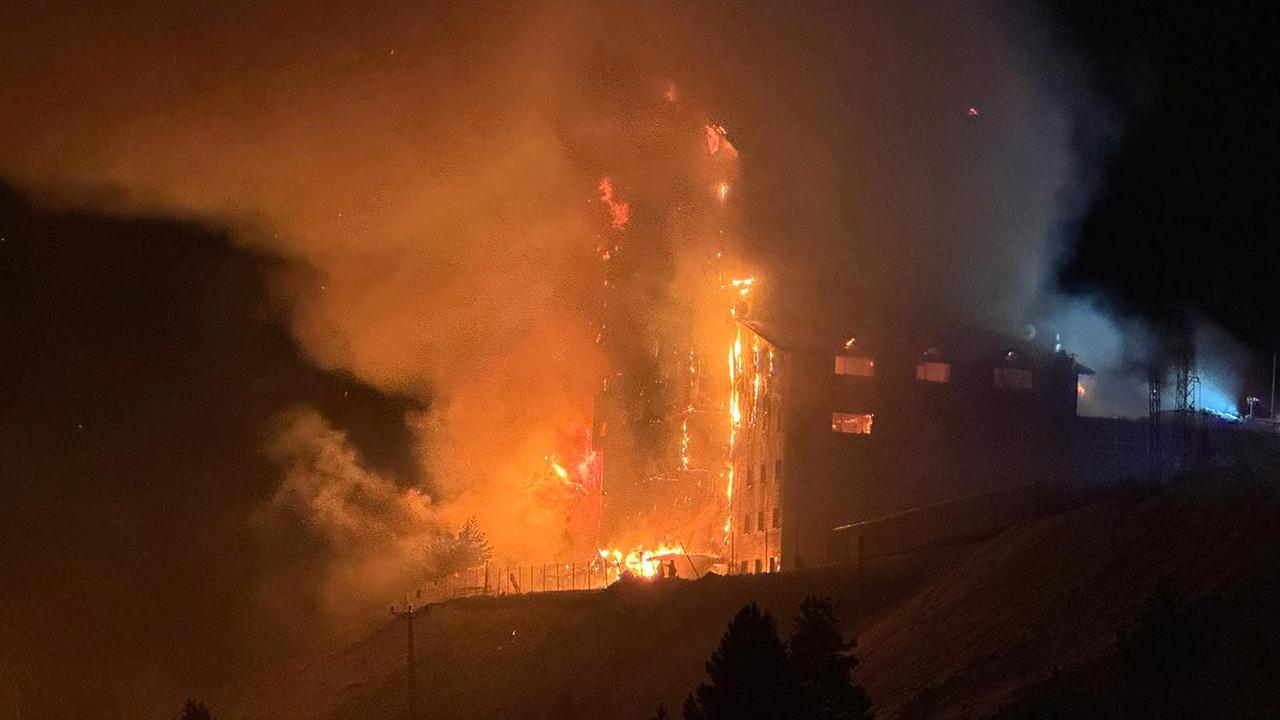 Kartalkaya'da Kayak Merkezi'nde Otel Yangını