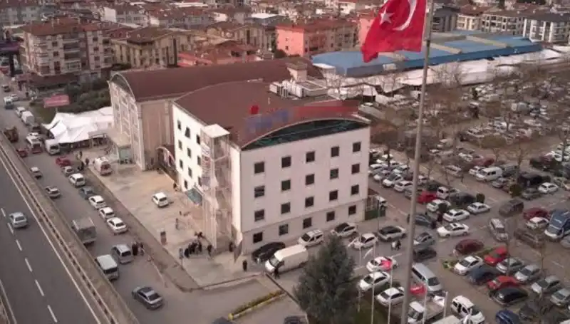 Özel Hastaneye Deprem Mührü Verildi: Perde Betonları Kestik İddiası Şok Etti!