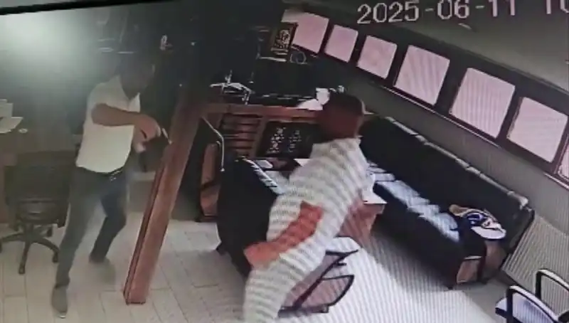 Alacak Verecek Sebebiyle Yaşanan Kanlı Olay: Kalfa İş İnsanını Katletti