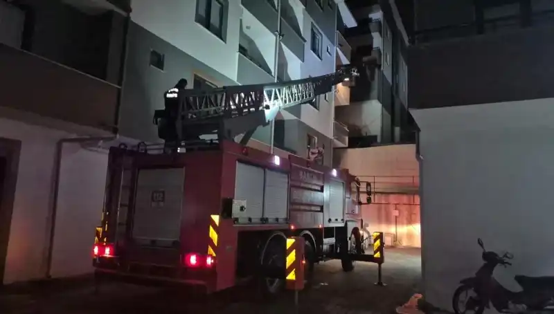 Uyuyakalan Çocuk, Mahallede Gecenin Sessizliğini Bozdu!