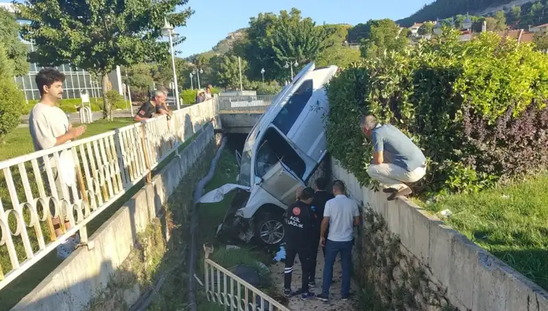 Muğla'da Direksiyon Kırdığı İçin Kazaya Karışan Sürücünün Hikayesi