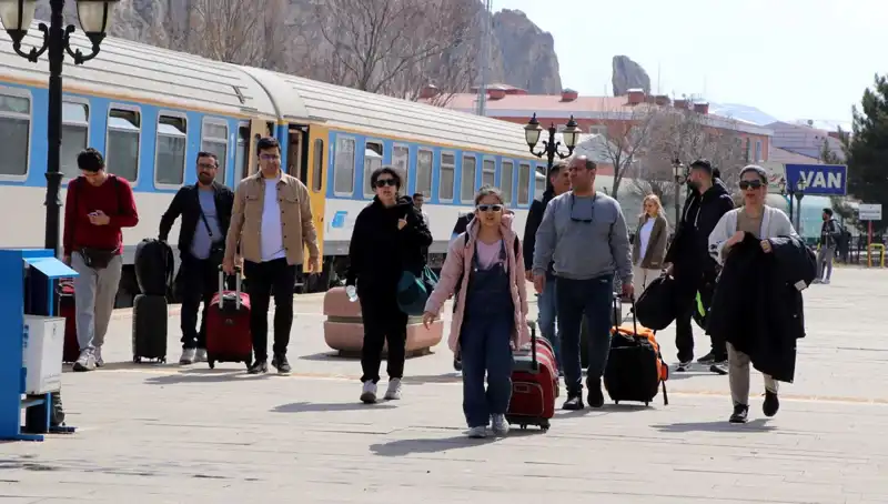 İranlı Turistler Nevruz Bayramı'nda Van'a Akın Edecek!
