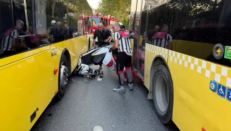 Motosiklet İETT Otobüslerinin Arasında Kalarak Kaza Yaptı: Olayın Ayrıntıları