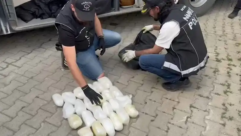 Yolcunun Valizinden 13 Kilo Metamfetamin: Uçakta Şok Gelişme