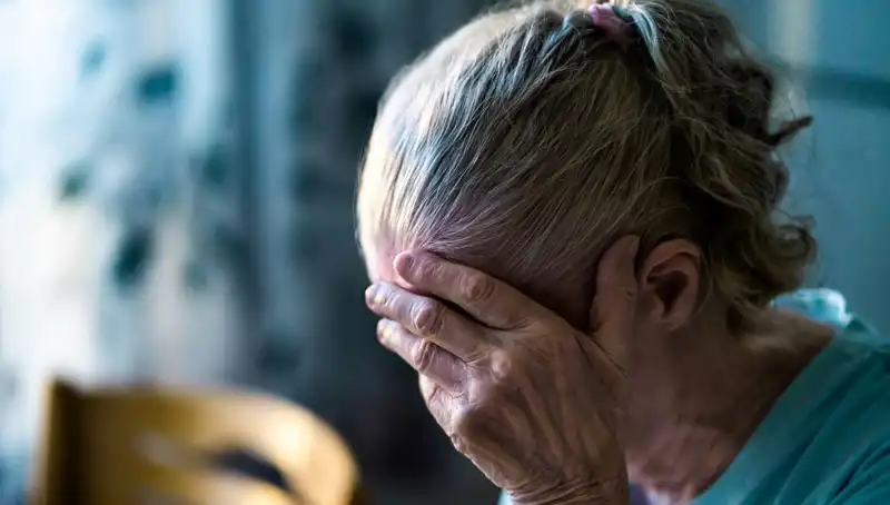 Nöroloji Uzmanı, Alzheimer’ı Tetikleyen Şok Edici Alışkanlıkları Açıkladı!