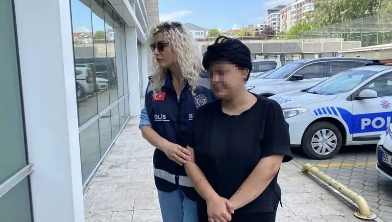 Kan Donduran Olay: Genç, Annesini 11 Yerinden Bıçakladı