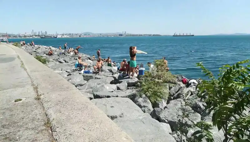 İstanbul'da İlkbahar Coşkusu: Hava Güzelleşince Sahiller Dolup Taştı