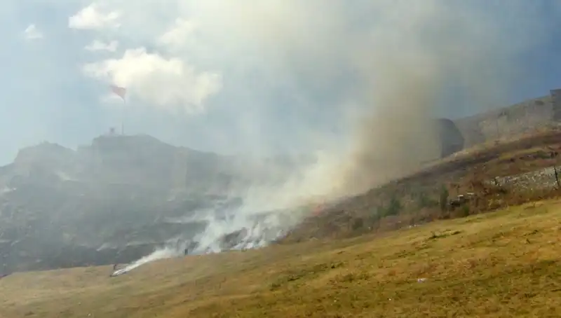 Kars Kalesi'nde Patlayan Yangın: Anız Yangını Korkuttu