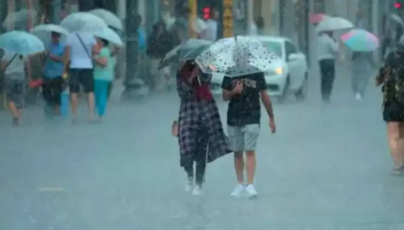 Meteoroloji Uyardı: İstanbul'da Sağanak Yağış, Yangın Bölgesinde Kuvvetli Rüzgar Tehlikesi