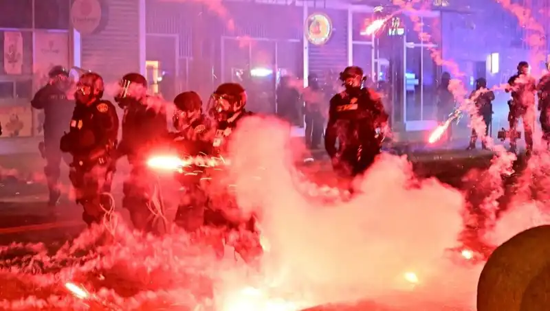 Los Angeles'ta Patlayan Protestolar, ABD Genelinde İsyan Dalgalanmasına Yol Açtı