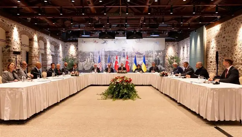 Barış Masasında Kritik Gün: Üçlü Toplantı Başladı, Gözler Liderlerde
