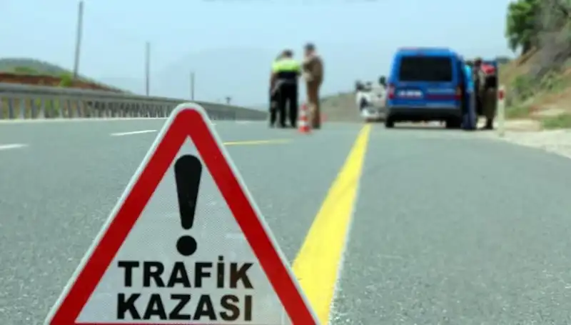 Ticari Araç ile Otomobil Çarpıştı: 5 Yaralı Hayat Kaldı!