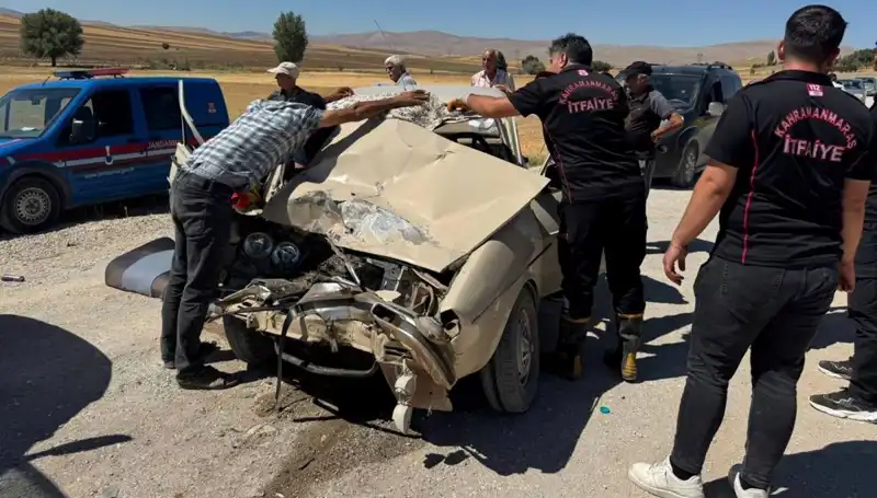 Kahramanmaraş'ta Kamyonet ve Otomobil Çarpıştı: Kaza Anı ve Sonrası