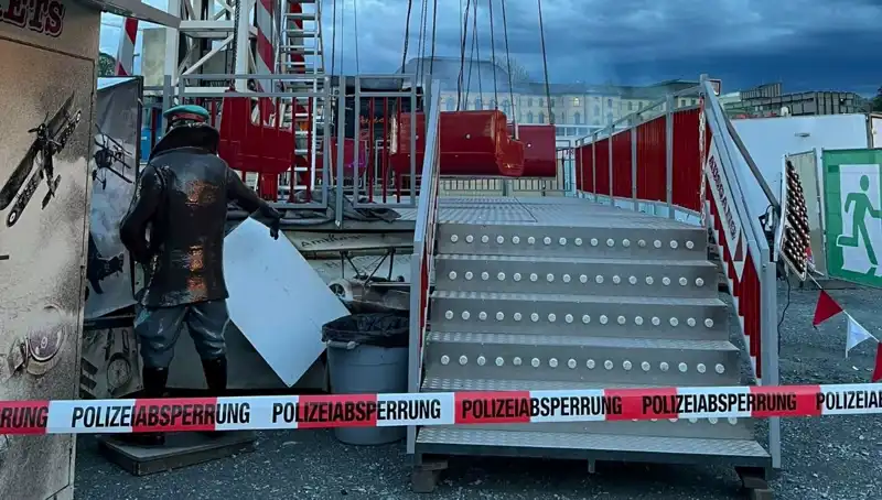 Dönen Salıncak Reklam Direklerine Çarptı: Facia An Be An Yaşandı!
