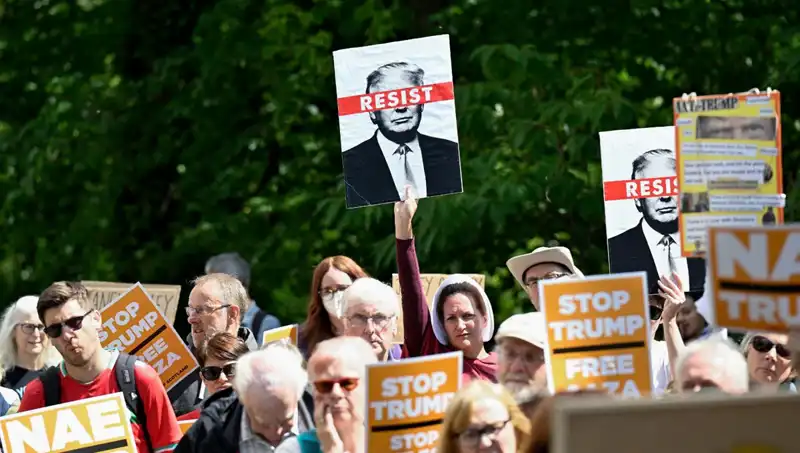 Trump, İskoçya'da Golf Oynarken Protestolarla Karşılaştı