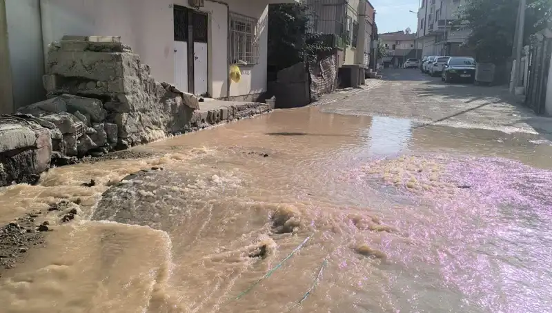 Çarşıdaki Patlayan Su Hattı, İlçede Hayatı Durma Noktasına Getirdi!