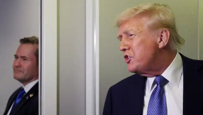 Donald Trump, Yanlışlıkla Sızdırılan Planlar Nedeniyle Mike Waltz'u Görevden Aldı