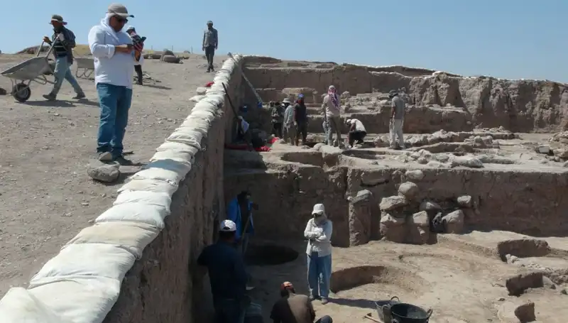 Kilis’teki Oylum Höyük’te Sıcak Havaya Rağmen Kazı Çalışmaları Devam Ediyor