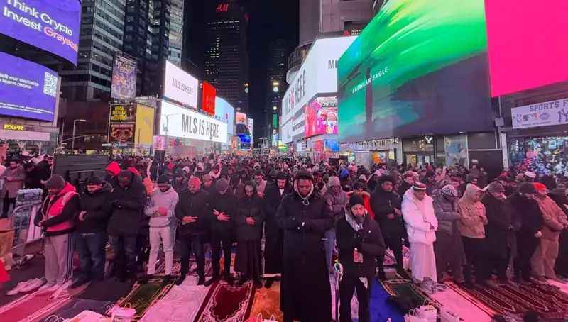 New York Times Meydanı’nda Teravih Namazı: Tarihi Anlar ve Toplumsal Dayanışma